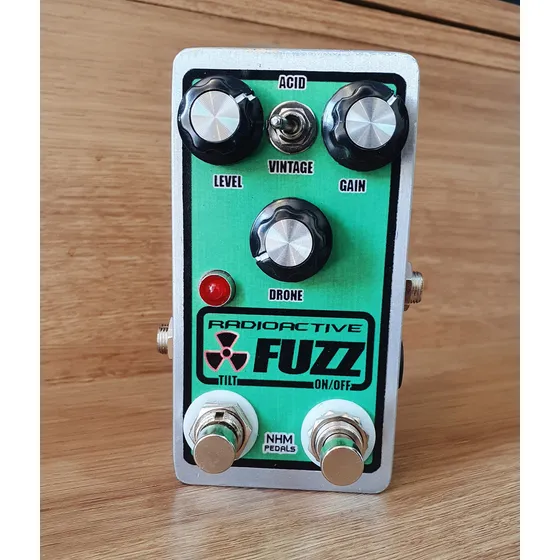 Pedal NHM PEDALS Radioactive Fuzz Cor Verde Clone Soda Maiser Ñ/é Big Muff Face