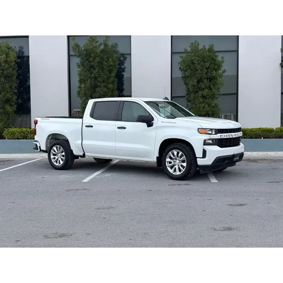 Chevrolet Silverado 4p 1500 Custom Doble Cab V8/5.3 Aut 4x4 Linea Nueva