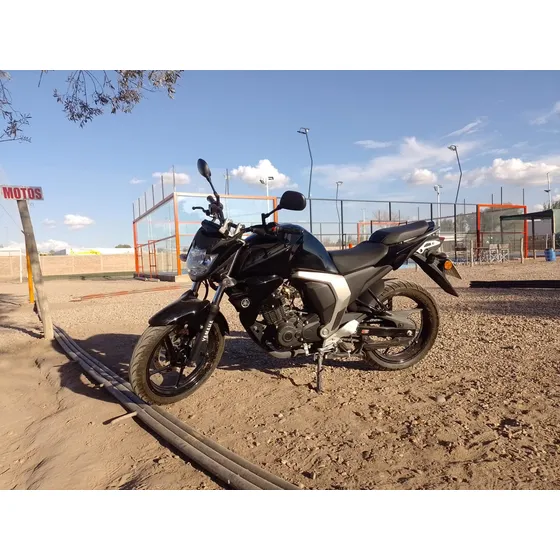 Yamaha Fz Unica Mano.