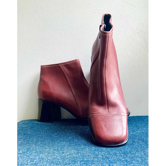 Clarks. Botines Rojos. Talla 8.5 / 39.5 De Dama. Cuero