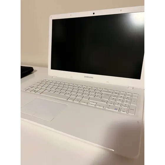 Samsung Np300e5m