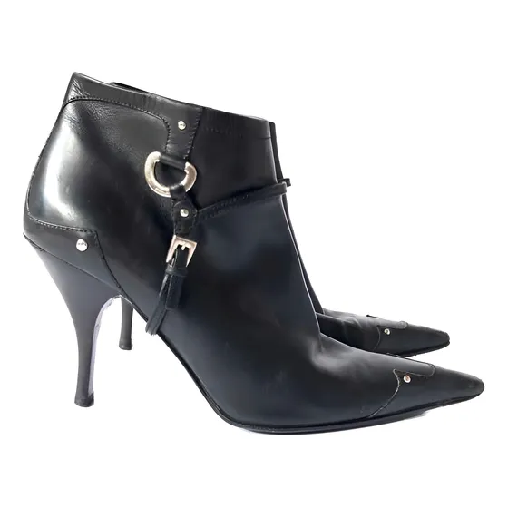Botas Prada Mujer Negras En Punta Tachas Y Hebilla