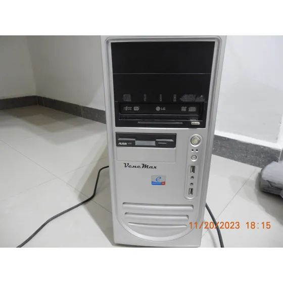Cpu + Teclado + Mouse + Cables      ( Usado Operativo )