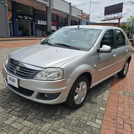 Renault Logan 2015 1.6 Dynamique