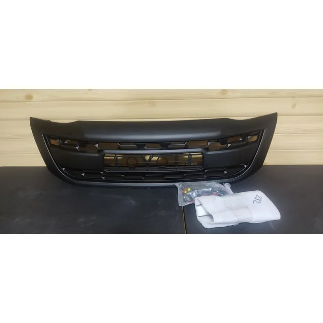 Parrilla De Toyota Fortuner 2012 Negra Mate Con Emblema