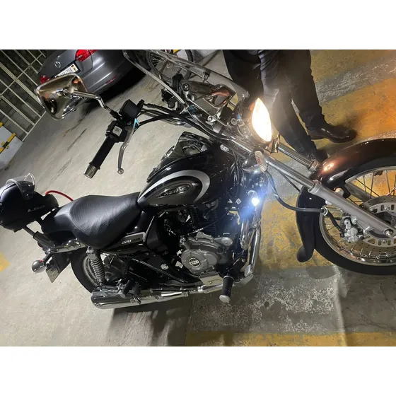 Hermosa Motocicleta Bajaj Avenger 220cc Modelo 2023