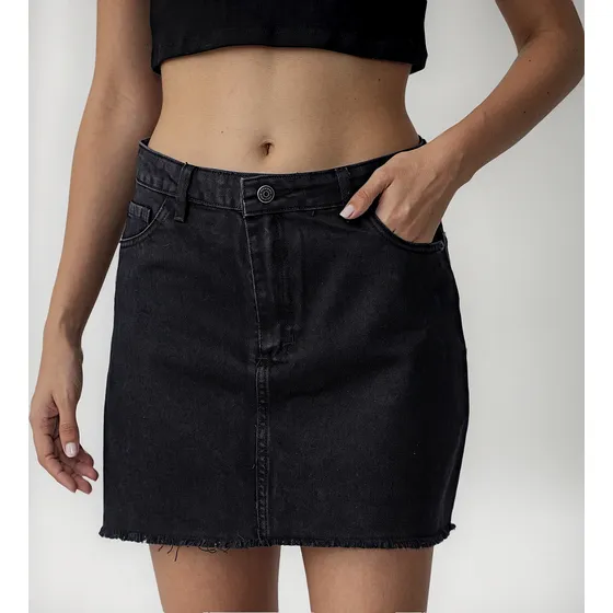 Mini Jeans Negra Tiro Alto Sin Ruedo Desflecada Mujer Denim