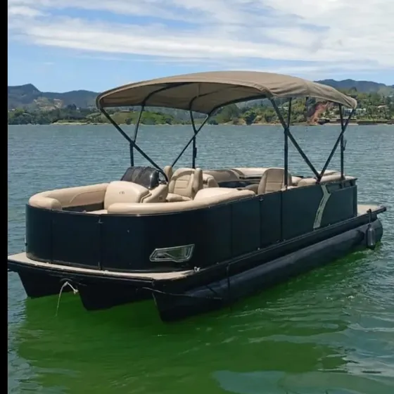 Yate Ponton Bote Avalon 24 Pies