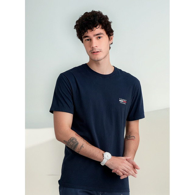 Camiseta Tommy Jeans Masculina Chest Logo Tee Azul Marinho Camiseta Tommy Jeans Masculina Chest Logo Tee Azul Marinho