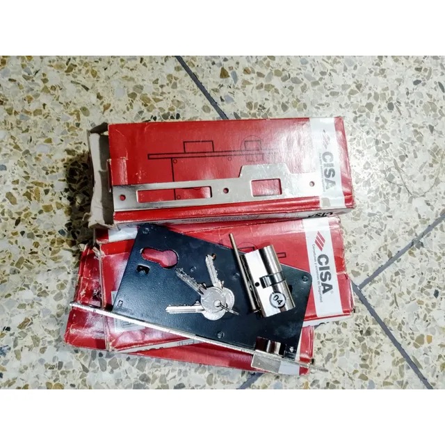 Cerradura Cisa Nuevas Con Tres Llaves. 60mm 40$