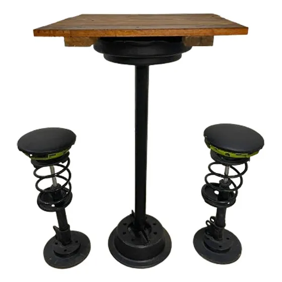 Mesa 110cm Y Sillas Vintage Con Materiales Automotrices