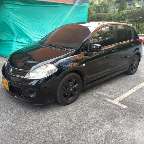 Nissan Tiida Hb 2012 1.8 Premium