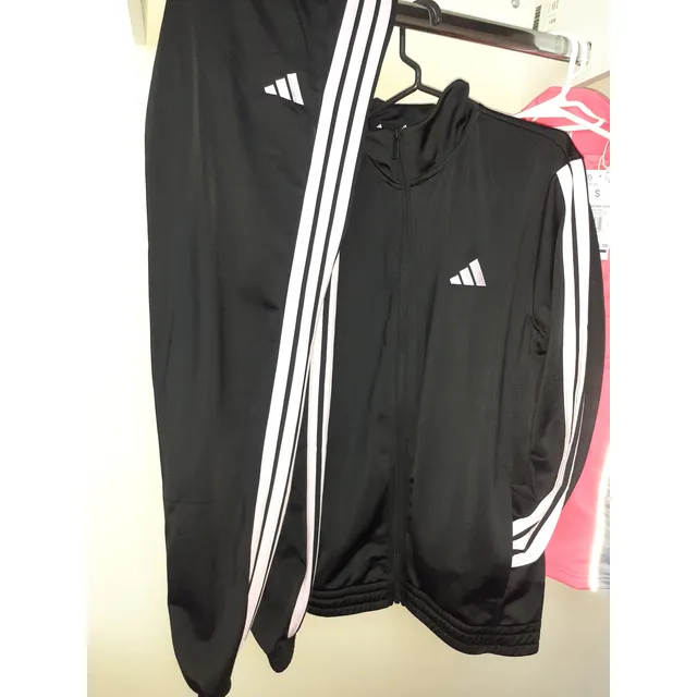 Conjunto Deportivo Para Mujer Negro Con Franja Rosada Ts 2pz