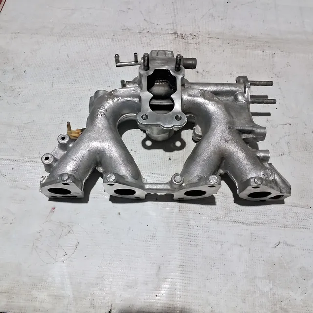 Múltiple De Admisión De Nissan Tsuru 2 1.6l 8 Valvulas 1990