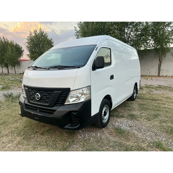 Nissan Urvan 2.5 Panel Amplia Aa Mt