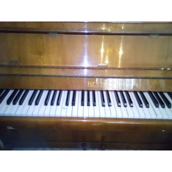 Piano Vertical Bentley
