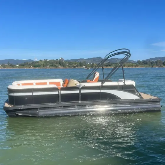 Bote Yate Ponton Benington 2018 Remanufacturado