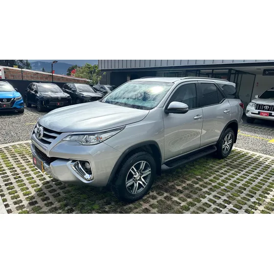 Toyota Fortuner 2.4 Street At 7as