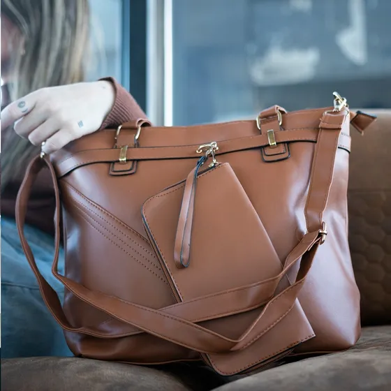Cartera Dama Simil Cuero Ru22-13 Arpelli Color Marrón Claro