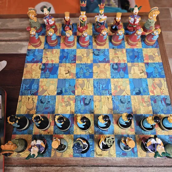 Ajedrez De Los Simpson (oficial) Estuche Metálico Coleccion)