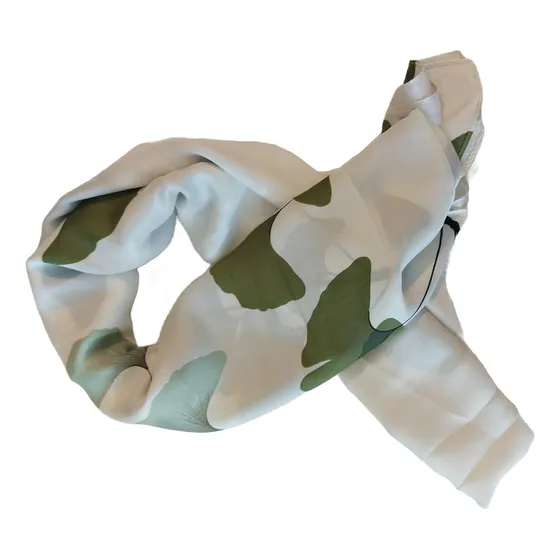 Pañuelo Tipo Seda Con Estampado Elegante Blanco Y Verde Blanco Floreado Unica