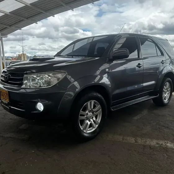 Toyota Fortuner 2011 2.7l 4x4 At