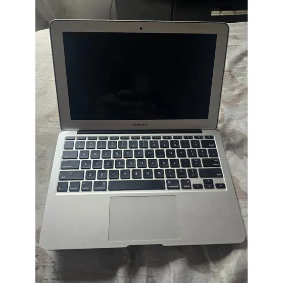 Apple Macbook Air 11 A1370 Tela Perfeita Retirada De Peças. Prateado