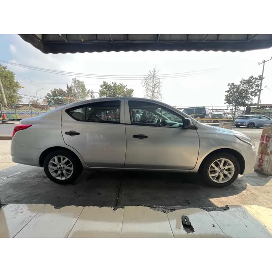 Nissan V-drive 1.6 Mt A/c Audio