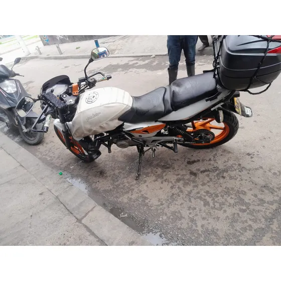 Moto. Pulsar. Blanca. En Excelente. Condiciones.