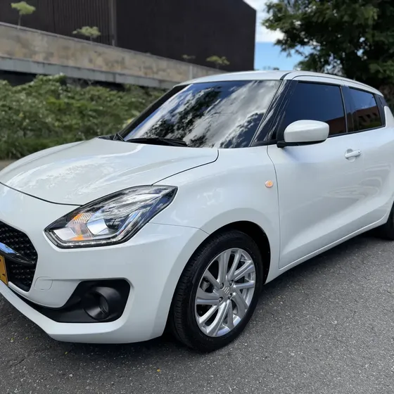 Suzuki Swift 2024 Glx