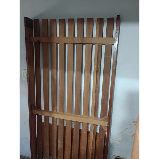Cama De Madera De Una Plaza Marrón