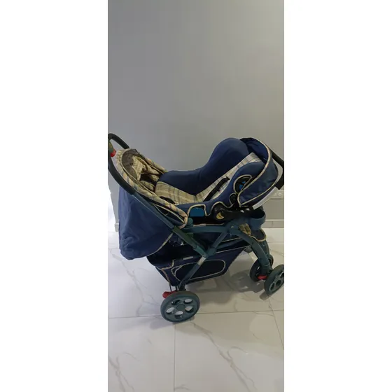 Coche Y Porta Bebe Marca Master Kids, En Buenas Condiciones