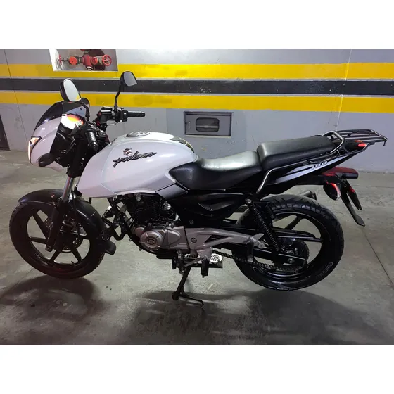 Pulsar 180  Con Defensas Y Parrilla Para Adición De Baul.