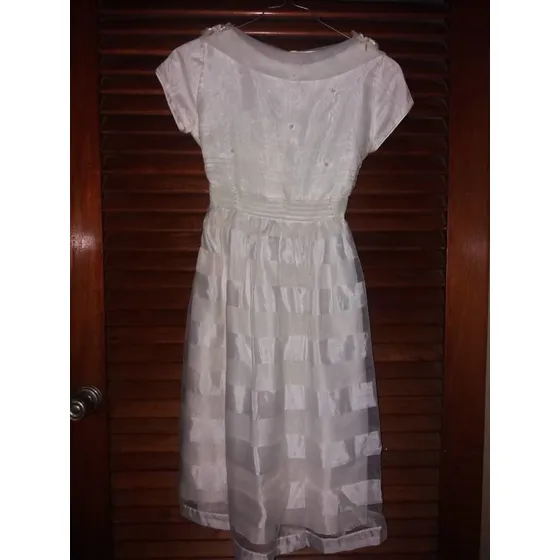 Bello Vestido De Comunión Talla 10. Color Beige. Usado 1 Vez