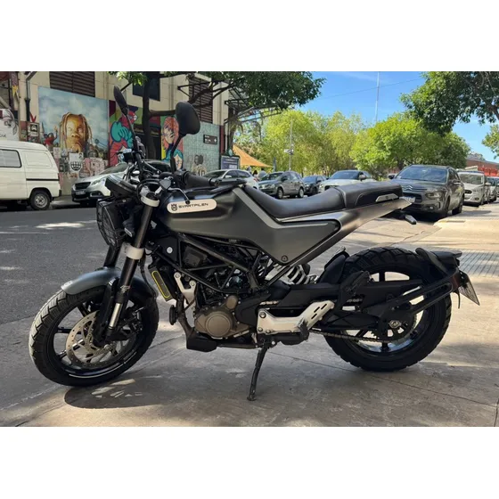 Husqvarna Svartpilen 200 Cc  Año: 2021