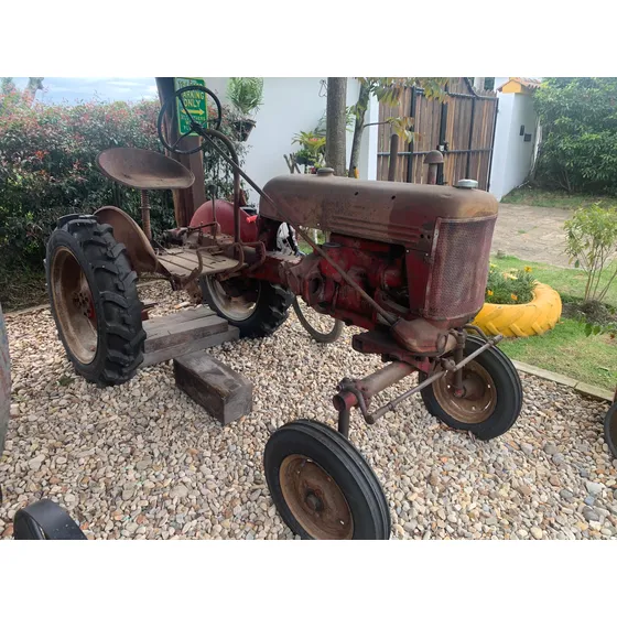 Tractor International Harvester Farmall Cub