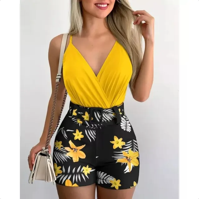 Camiseta Sin Mangas, Pantalones Cortos, Cinturón, Conjunto D
