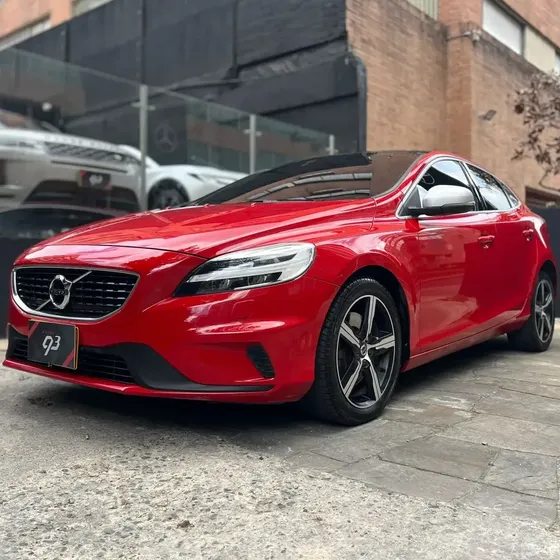 Volvo V40 2019 2.0 T4 Drive-e R-design