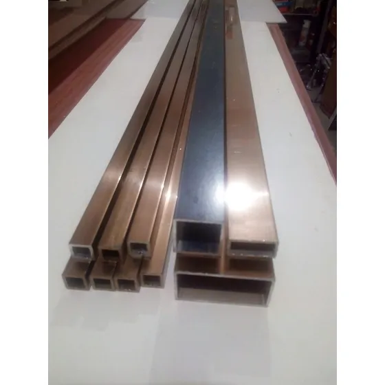 Tubo De Aluminio Pintado En Negro De1.1/2x3/4x70 Pulgadas