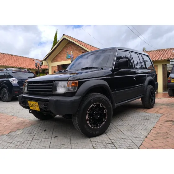 Mitsubishi Montero 3.0 L146 Wagon