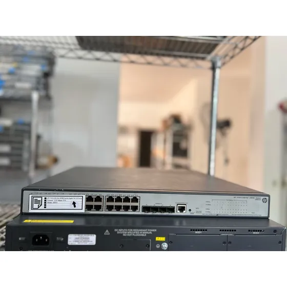Switch Gigabit Hp V1910-24g-poe Je007a + 4 Sfp Gigabit