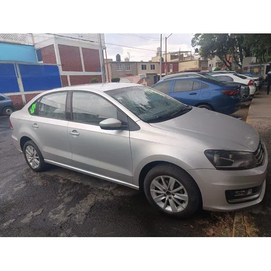 Volkswagen Vento 1.6 Highline Mt