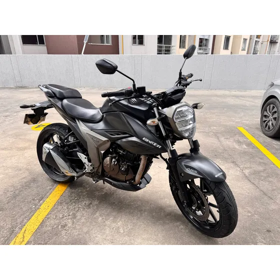 Moto Suzuki Gixxer 250 Naked, Nergro Mate