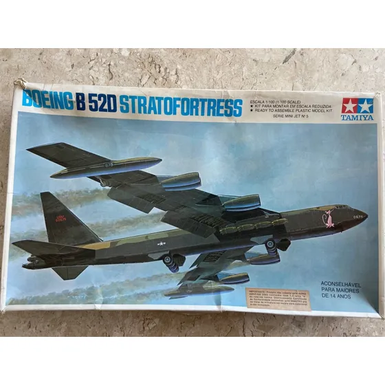 Boeing B-52d Superfortress. Esc. 1/100. Tamiya Brasil - Raro