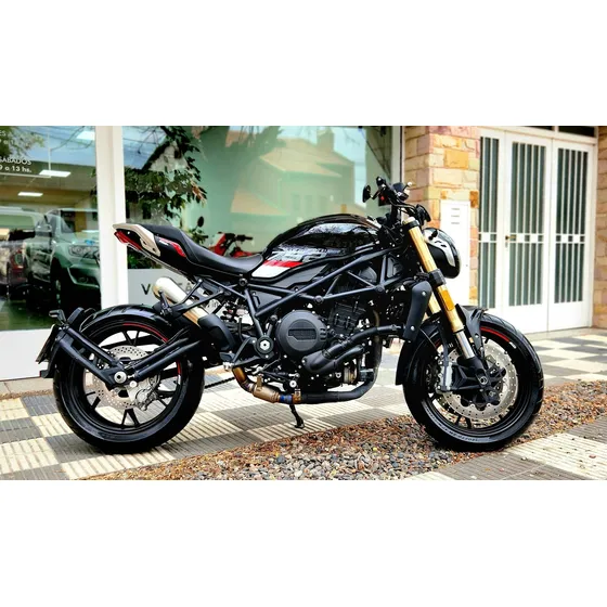 Benelli 752s '22 - 2.600km - Excelente