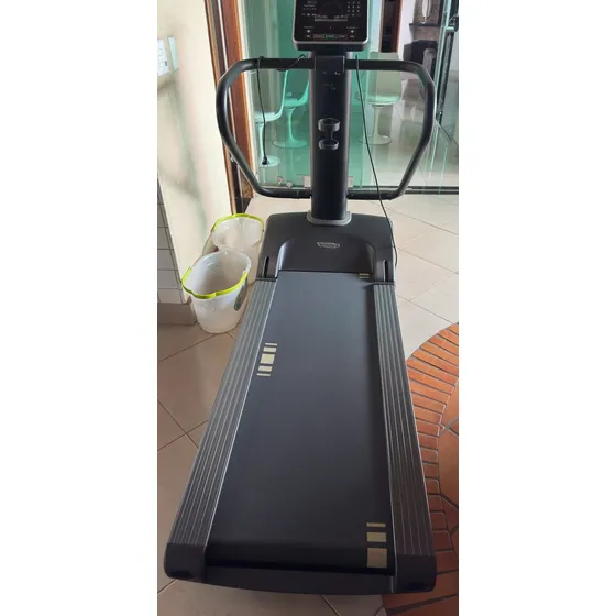 Esteira Technogym Spazio Forma - Pouco Utilizada