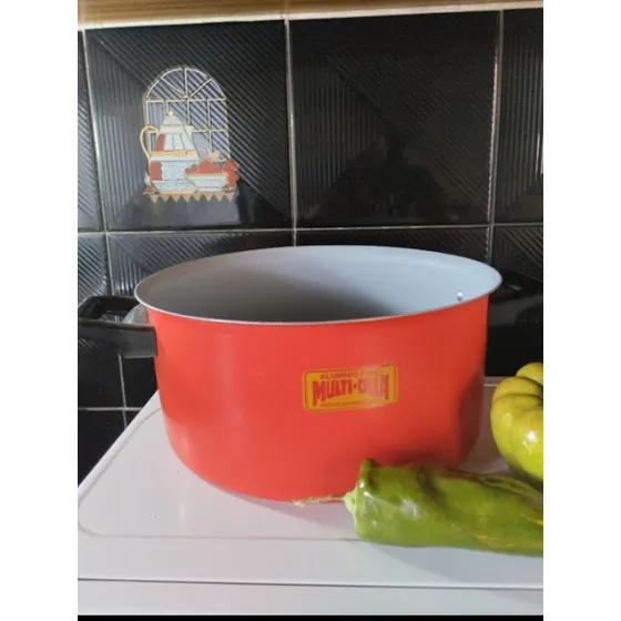 Olla Roja Teflón Antiadherente, 26 Cms