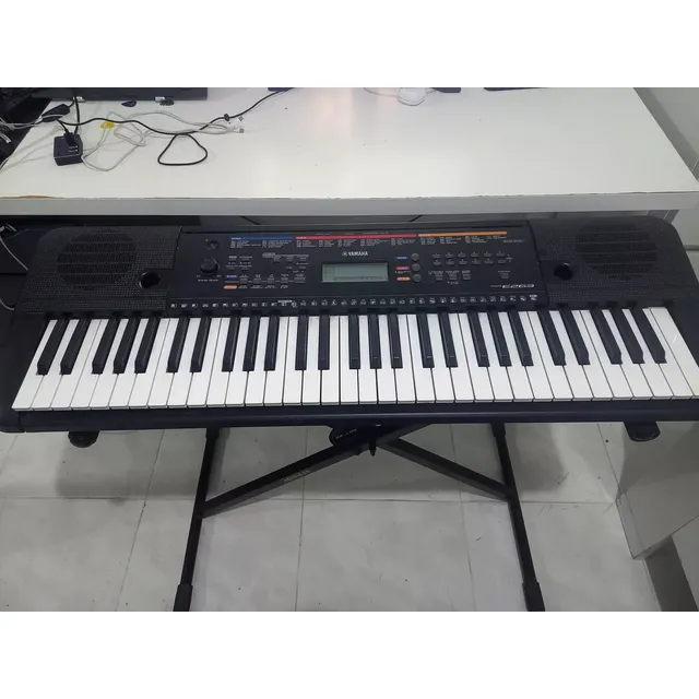 Piano Yamaha Psr-e263 Usado  61 Teclas, Excelente Estado