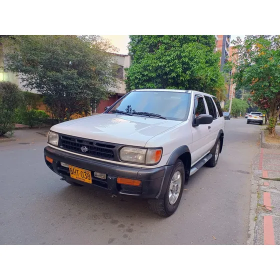 Nissan Pathfinder 3.3 R50 Lux