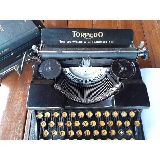 Máquina De Escribir Torpedo Muy Antigua Funcionando.